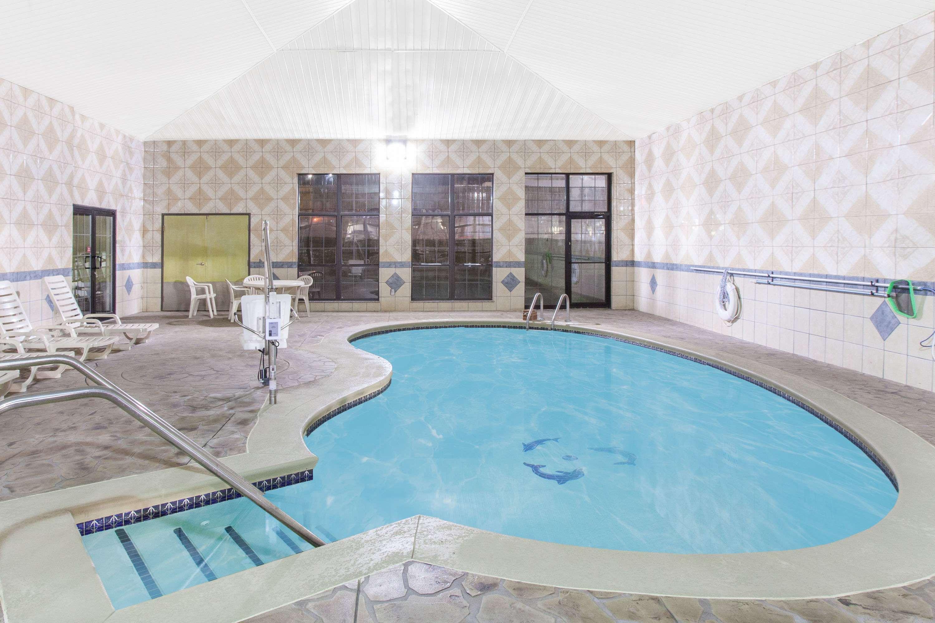 Quality & Oklahoma North Hotel 2*