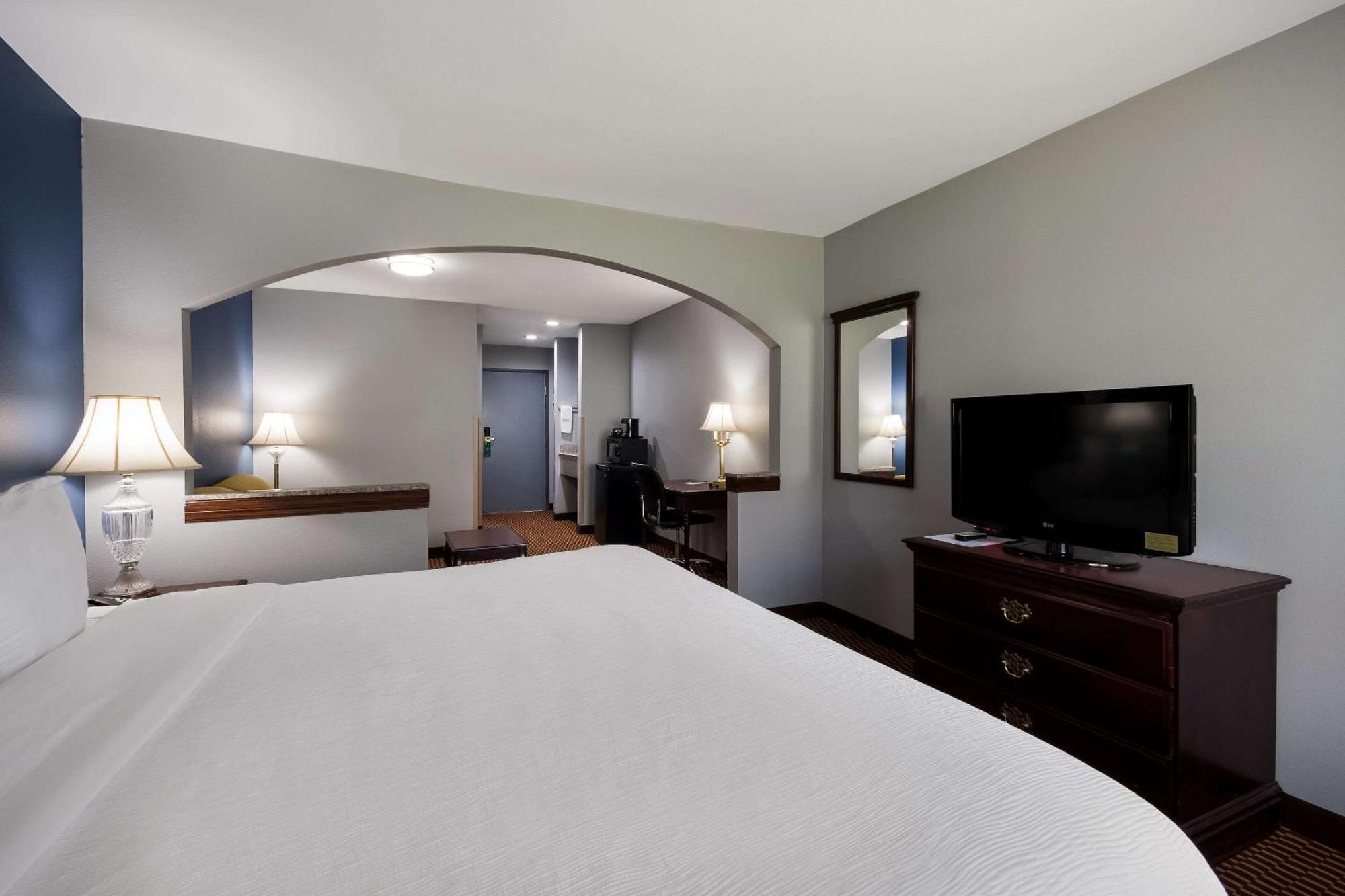Quality & Oklahoma North Hotel 2*