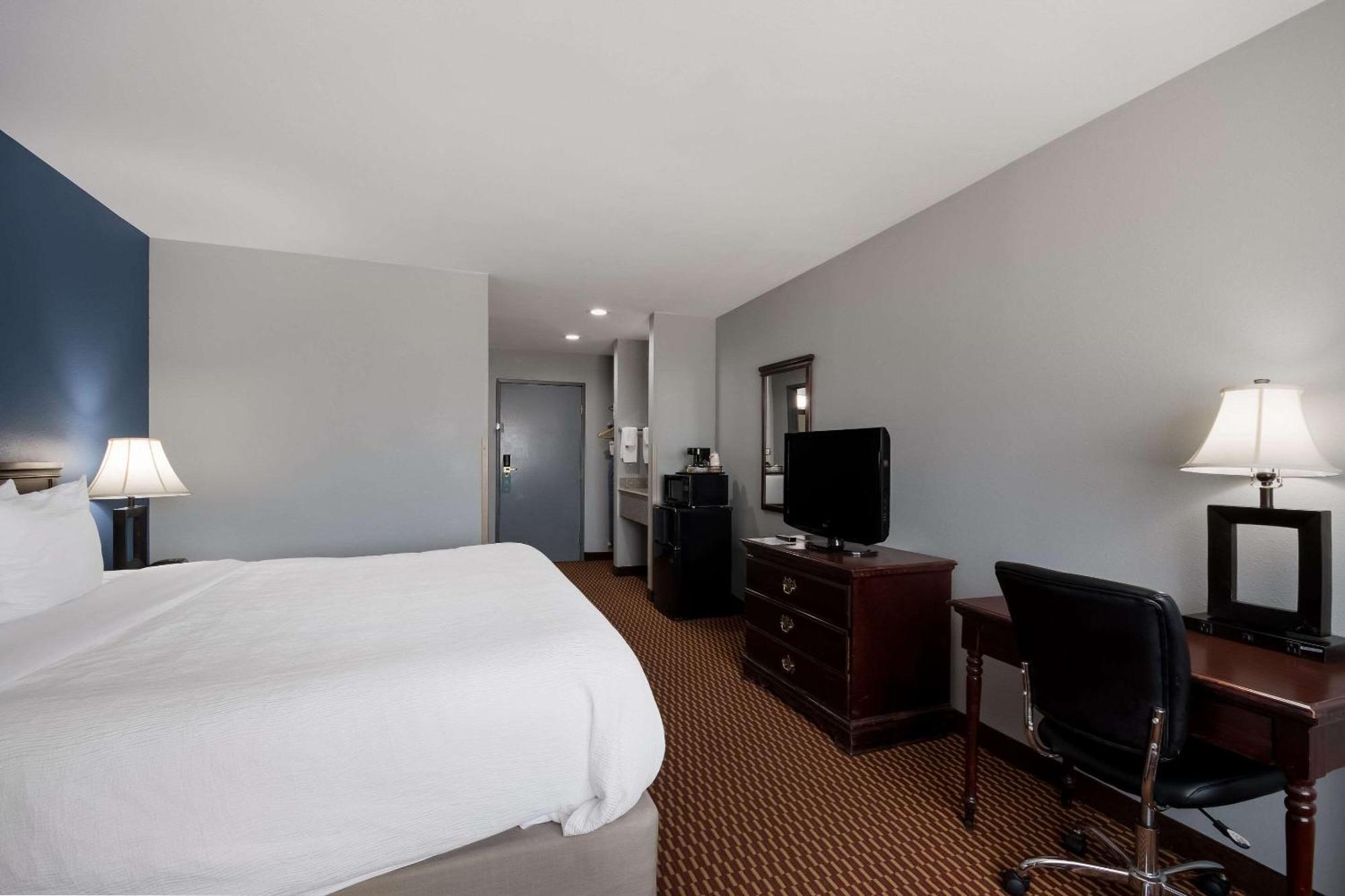 Quality & Oklahoma North Hotel