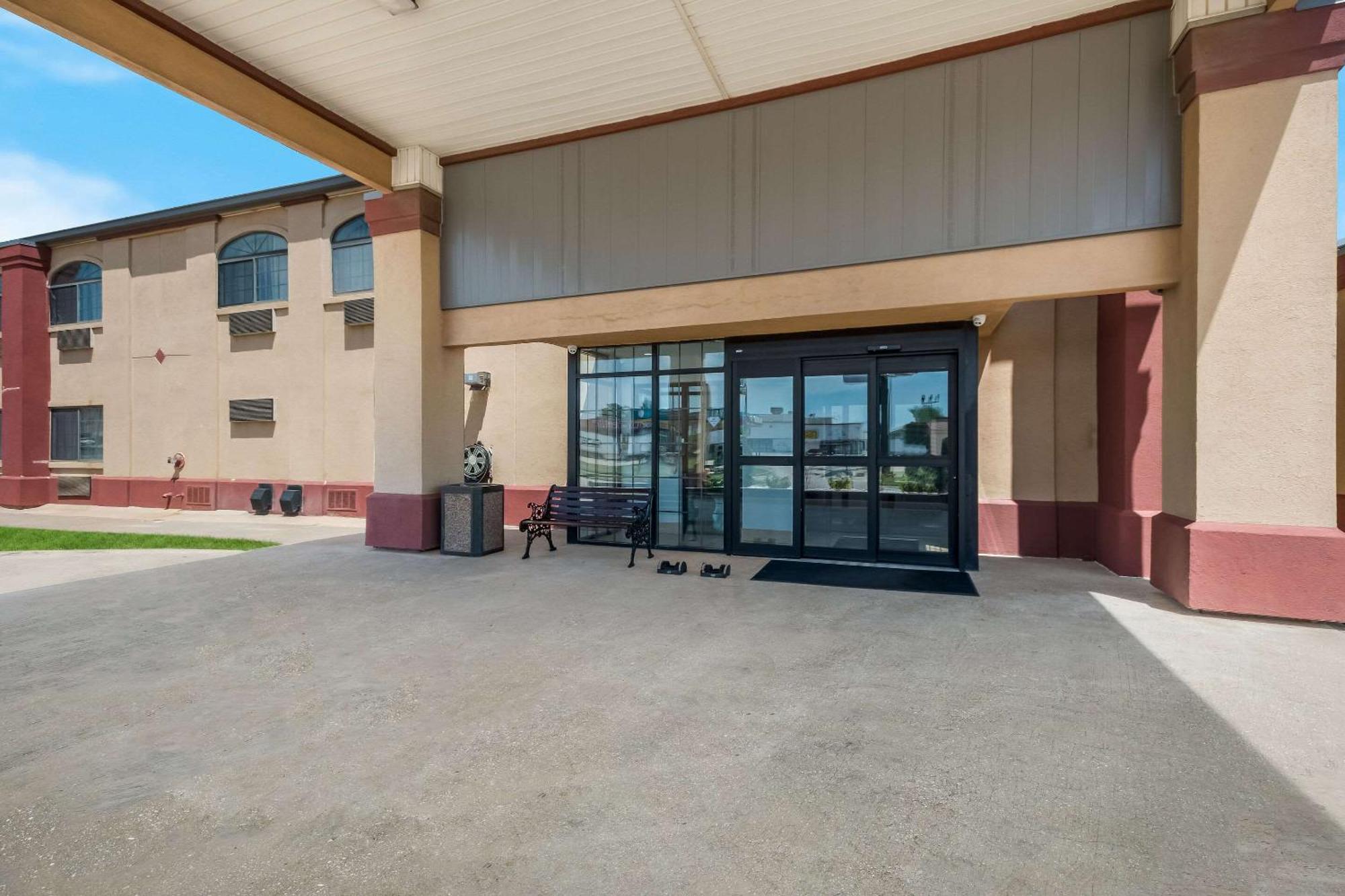 Hotel Quality & Oklahoma North 2*